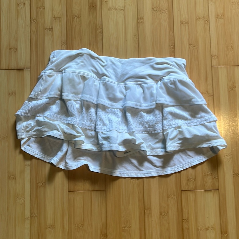 Lululemon white ruffle skort size 4